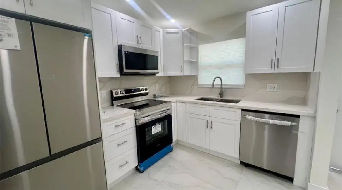 3 bedroom 2 bath Residential Lease for rent at 2801 N 34th Avenue # 16a, Hollywood FL 33021