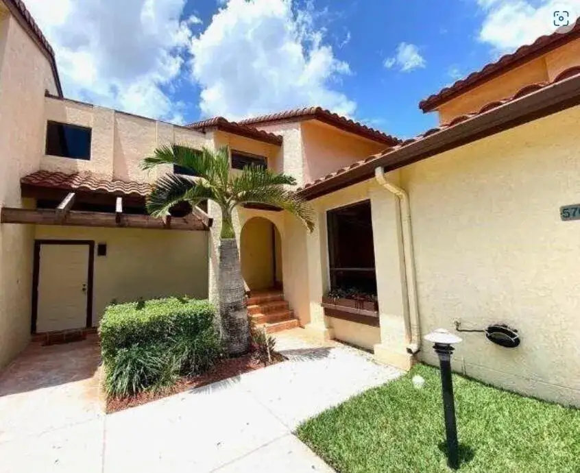 2 bedroom 2 bath Residential Lease for rent at 5705 Fox Hollow Drive # B, Boca Raton FL 33486