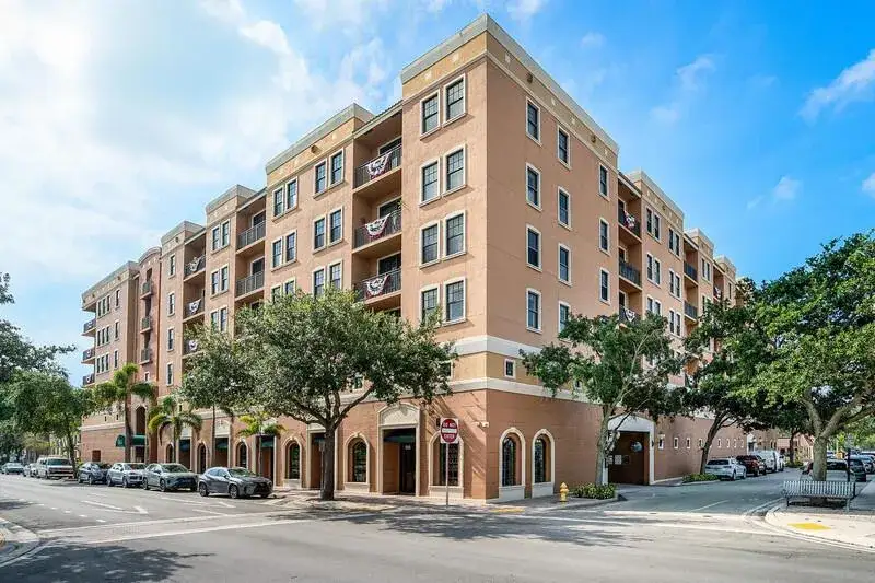 1 bedroom 1 bath Residential Lease for rent at 511 Lucerne Avenue # 618, FL 33460