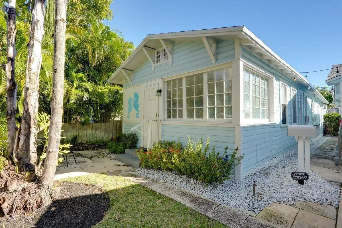 2 bedroom 1 bath Residential Lease for rent at 216 S M Street Unit 2, FL 33460