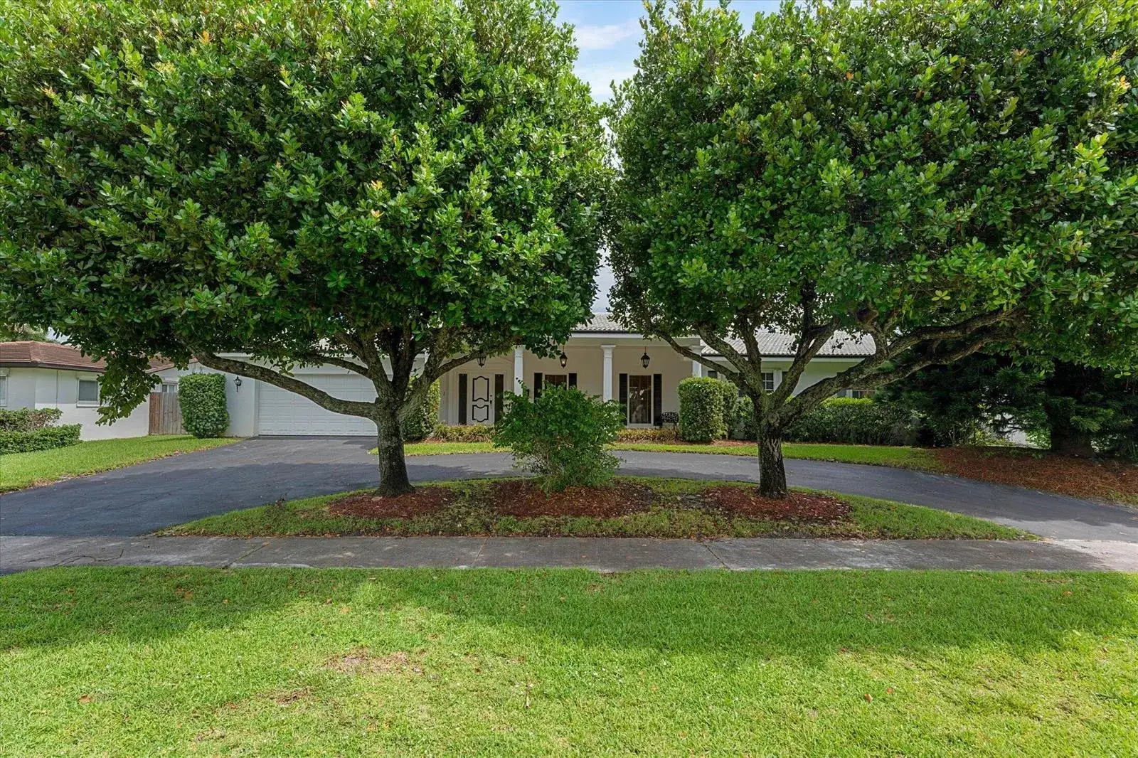 4 bedroom 3 bath Residential for sale at 4835 Pierce Street, Hollywood FL 33021