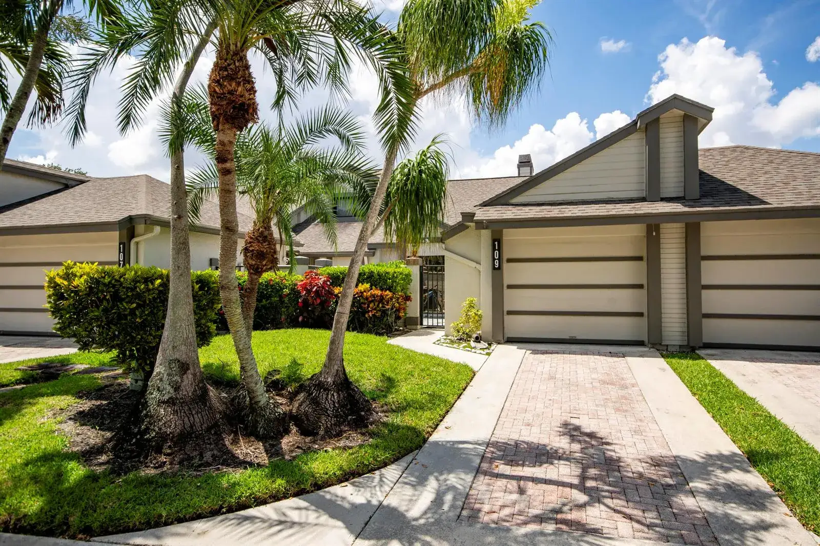 2 bedroom 2 bath Residential for sale at 109 Landings Boulevard, FL 33413