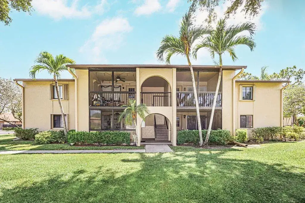 2 bedroom 1 bath Residential Lease for rent at 539 Shady Pine Way, FL 33415