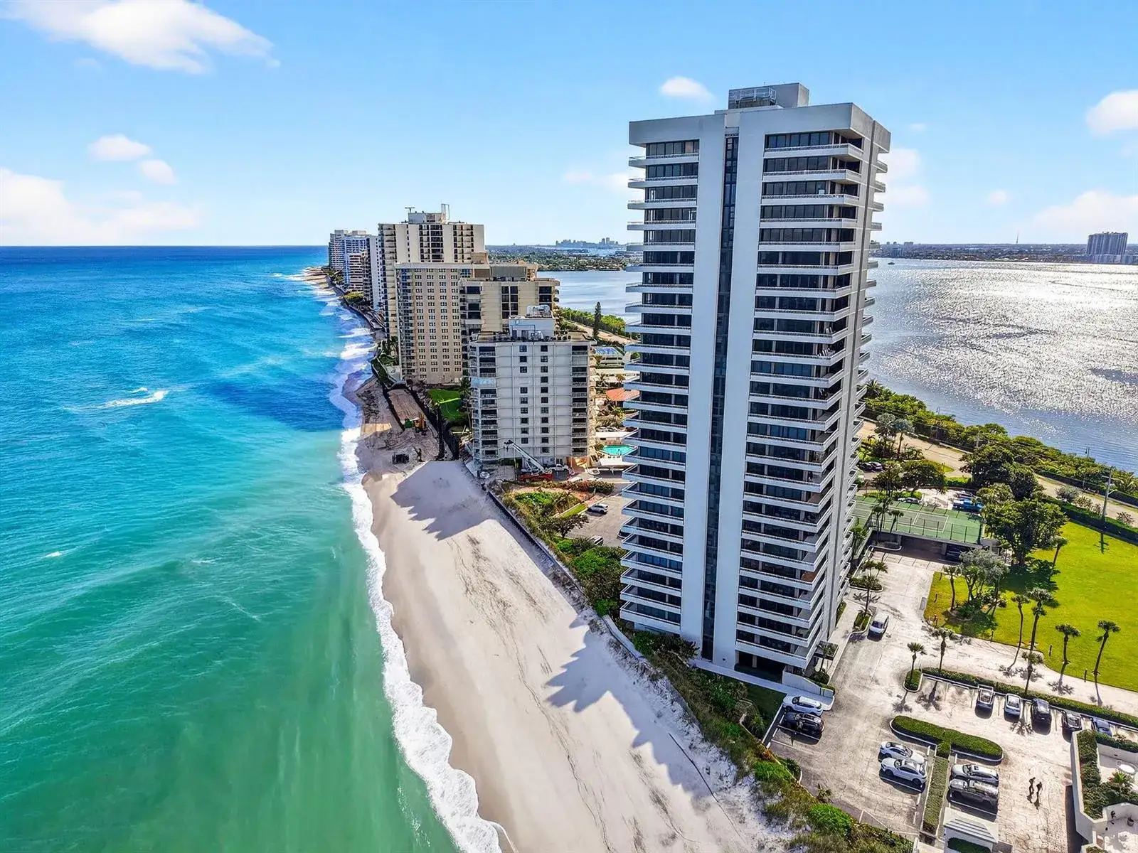 2 bedroom 2 bath Residential for sale at 5540 N Ocean Drive # 1c, Singer Island FL 33404