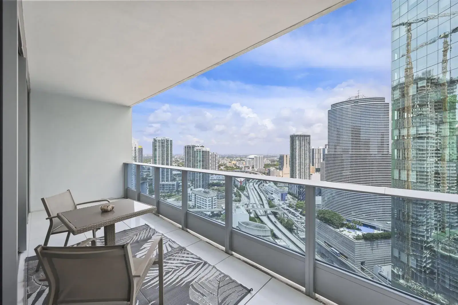 1 bedroom 1 bath Residential for sale at 200 Biscayne Blvd Way # 3909, Miami FL 33131