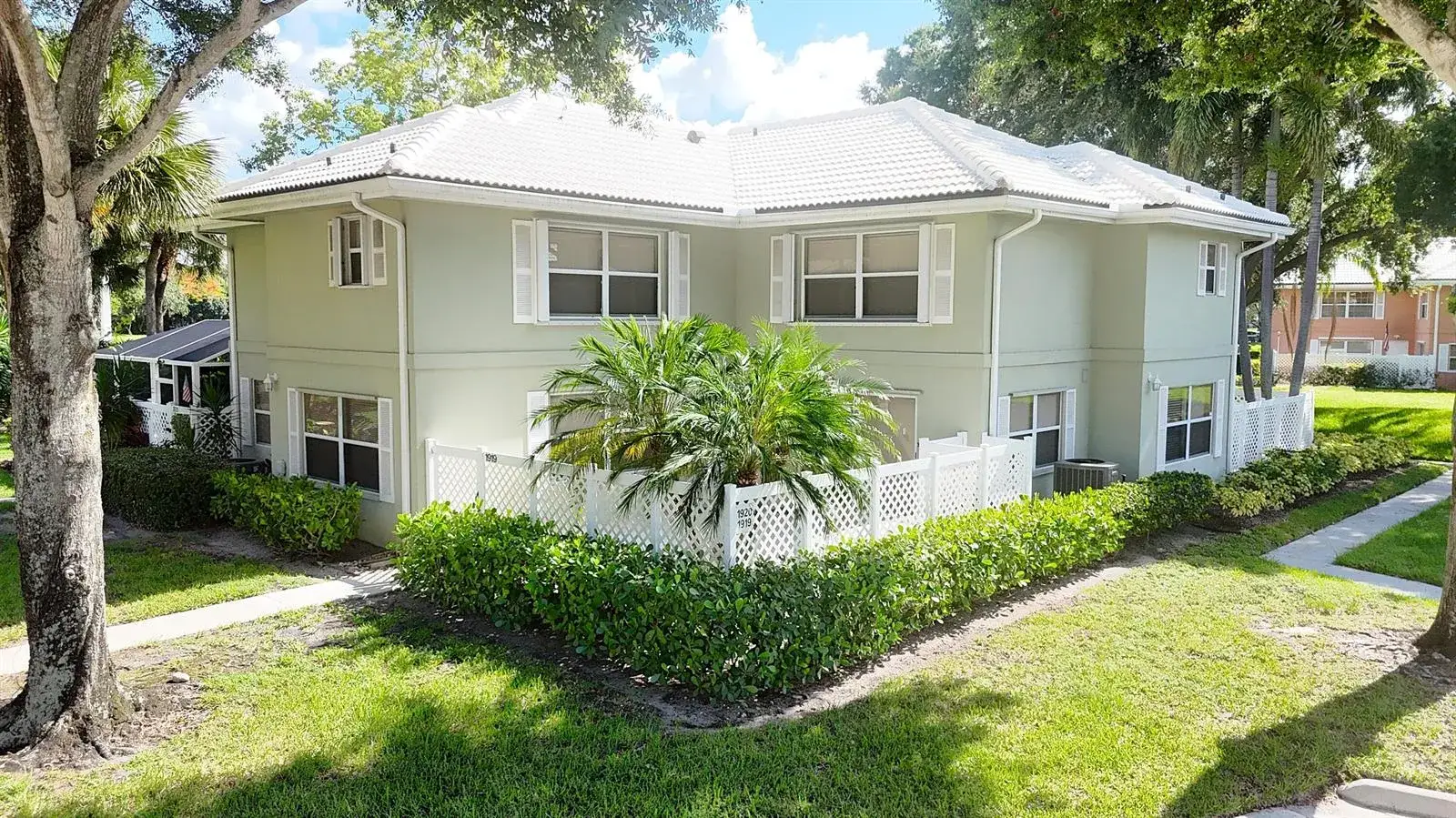 2 bedroom 2 bath Residential for sale at 1919 Hartford Court, West Palm Beach FL 33409