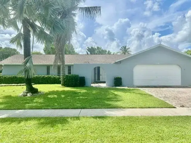 3 bedroom 2 bath Residential for sale at 12758 Guilford Circle, Wellington FL 33414