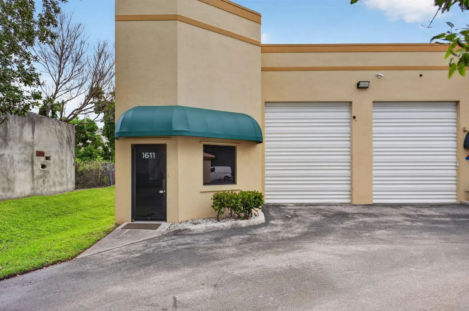 Commercial Sale for sale at 1611 W Mcnab Road # 6, Pompano Beach FL 33069