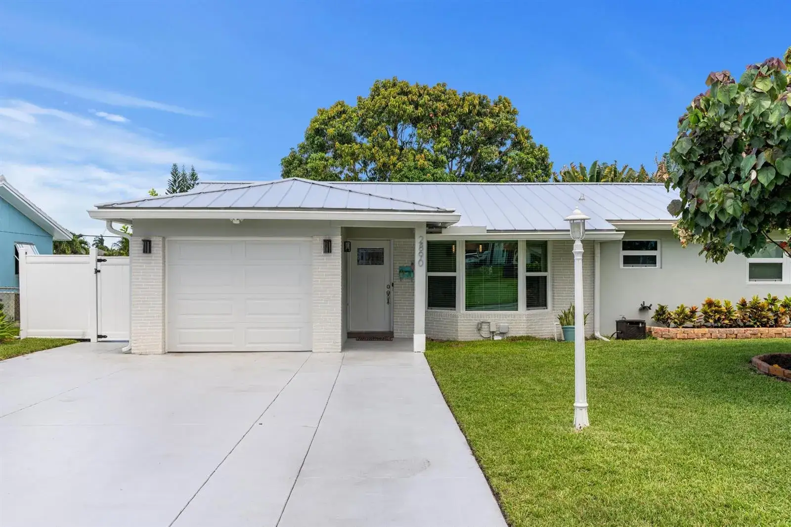 3 bedroom 3 bath Residential for sale at 2890 SE 1st Court, Boynton Beach FL 33435