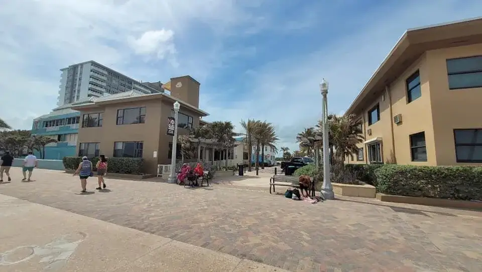 1 bedroom 1 bath Residential Lease for rent at 302 New Hampshire Street, Hollywood FL 33019