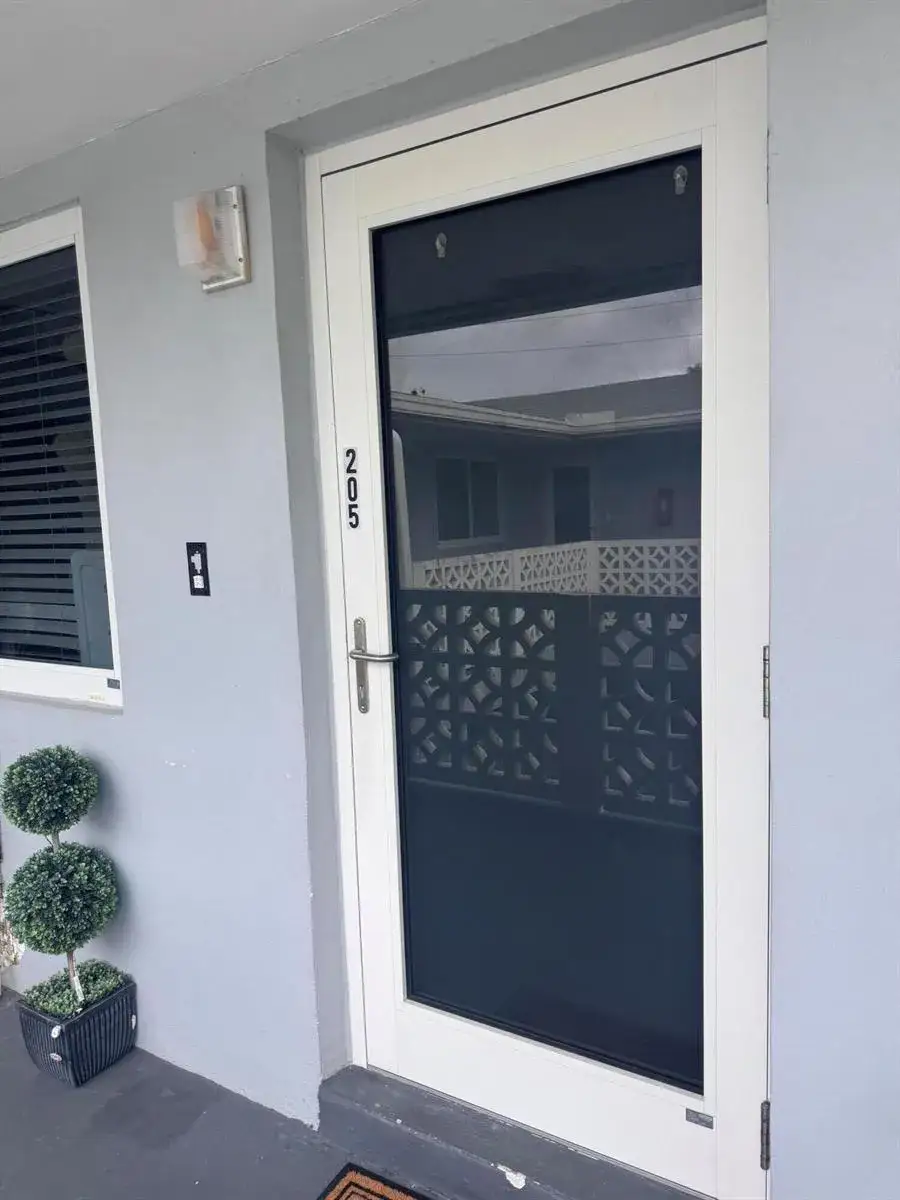 2 bedroom 1 bath Residential Lease for rent at 600 Layne Boulevard, Hallandale Beach FL 33009