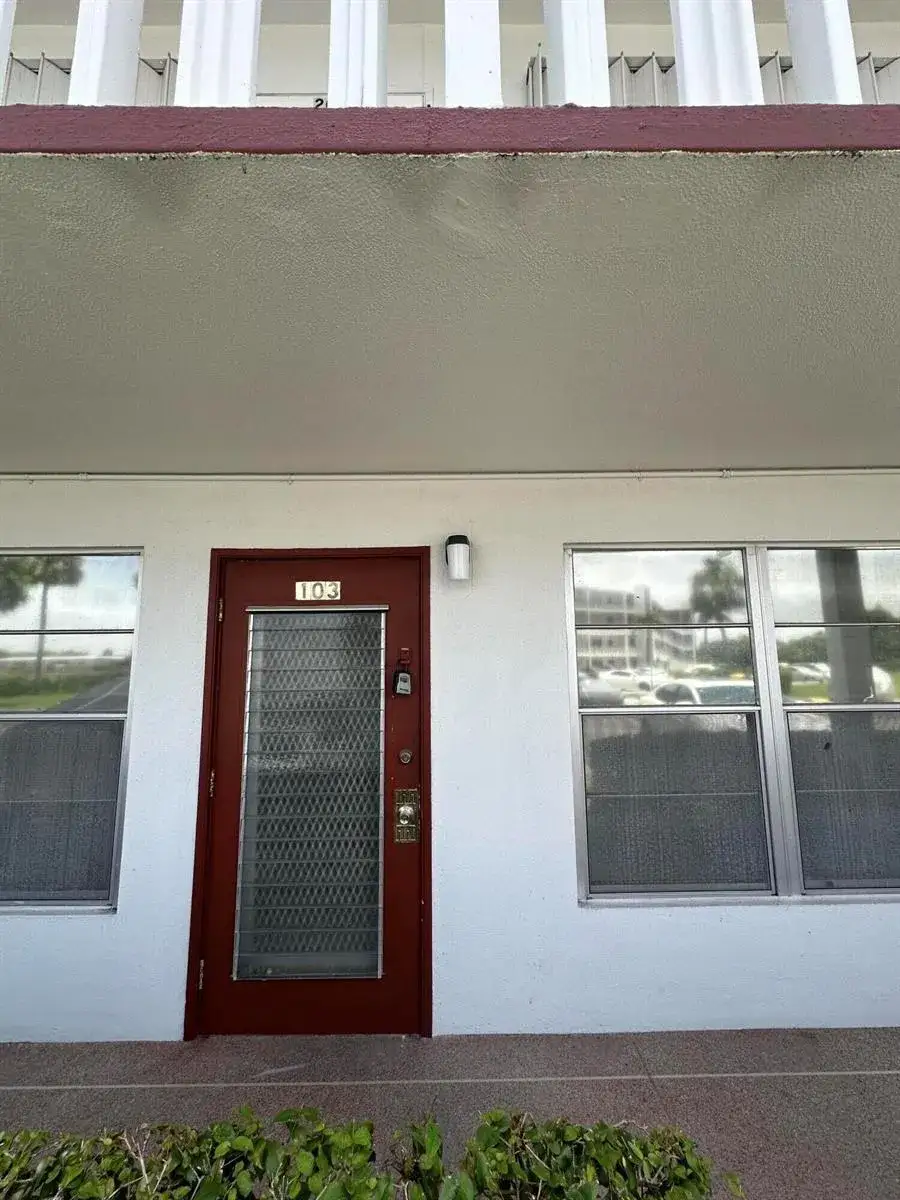 2 bedroom 2 bath Residential for sale at 103 Greenbrier C, West Palm Beach FL 33417