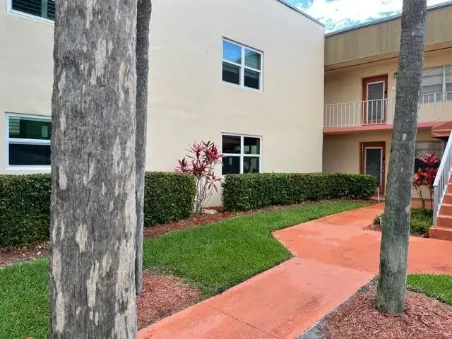 2 bedroom 2 bath Residential Lease for rent at 805 Normandy Q, Delray Beach FL 33484