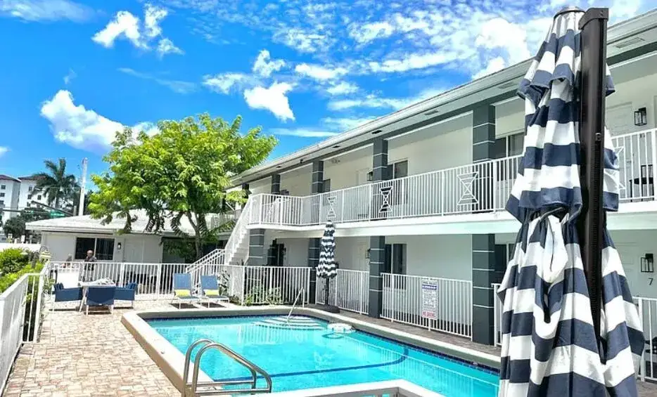 1 bedroom 1 bath Residential Lease for rent at 330 W Camino Real # 12, Boca Raton FL 33432