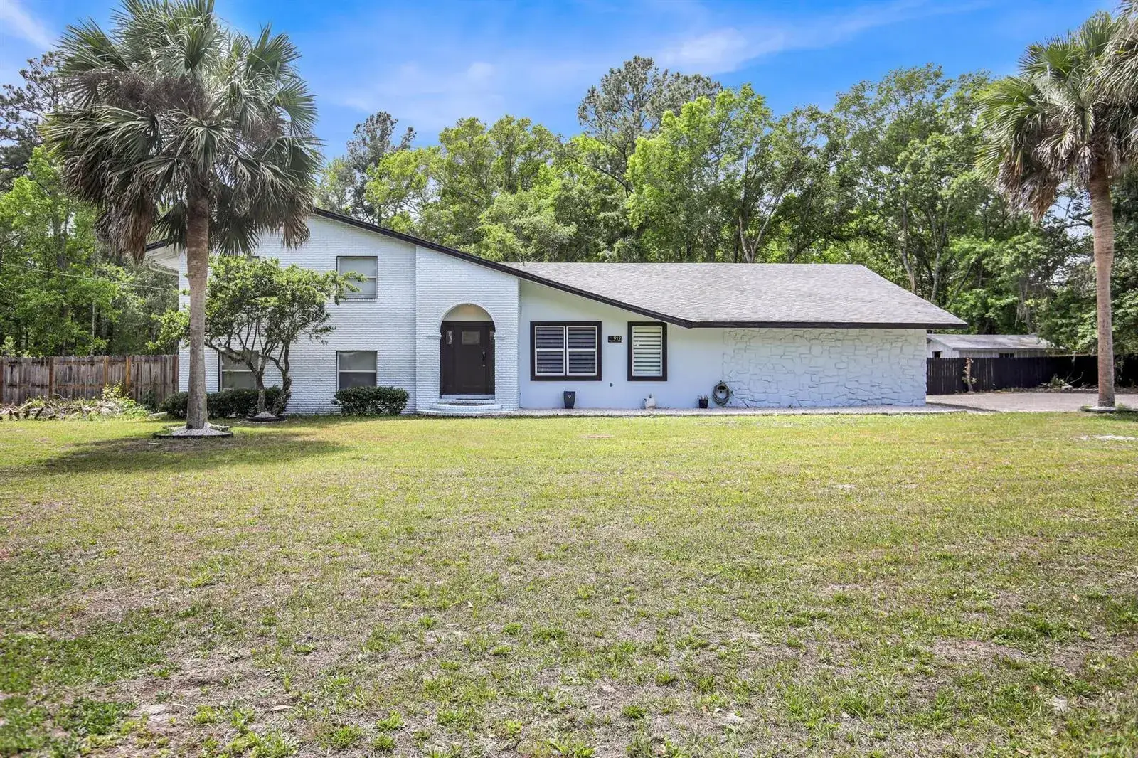 8 bedroom 5 bath Residential for sale at 912 S 5th Street, FL 32063