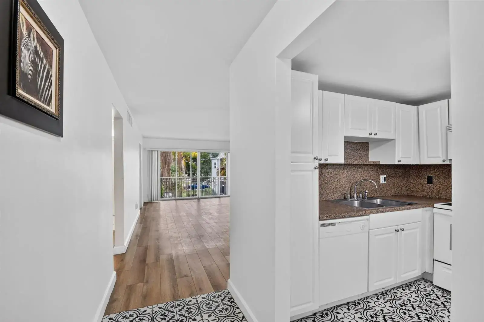 2 bedroom 1 bath Residential for sale at 1505 Crescent Circle # B24, Lake Park FL 33403