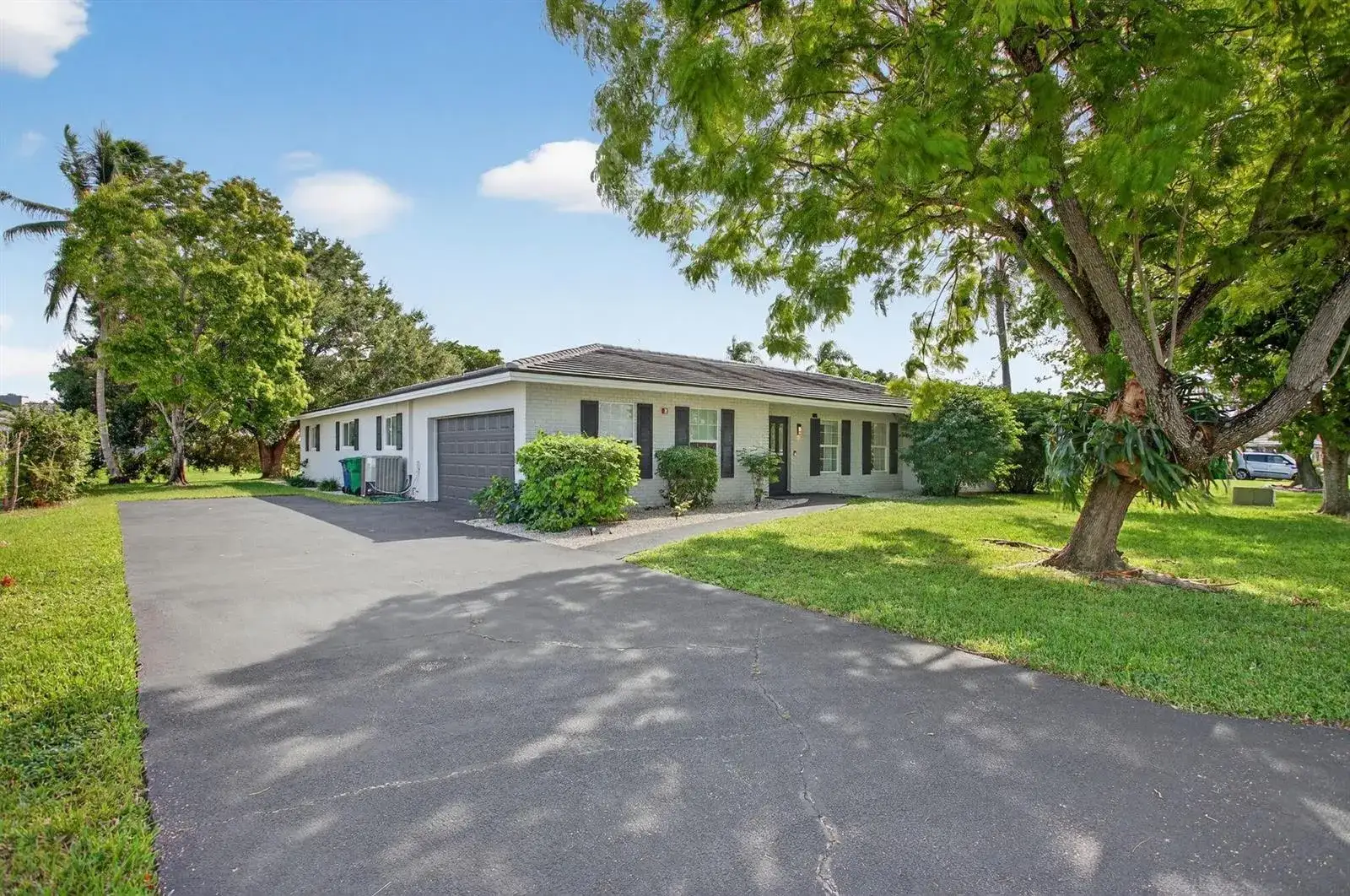 5 bedroom 2 bath Residential for sale at 2421 NW 114th Avenue, Coral Springs FL 33065