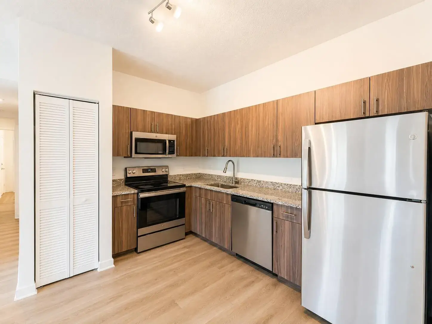2 bedroom 2 bath Residential Lease for rent at 4250 Lakewood Road # 204, FL 33461