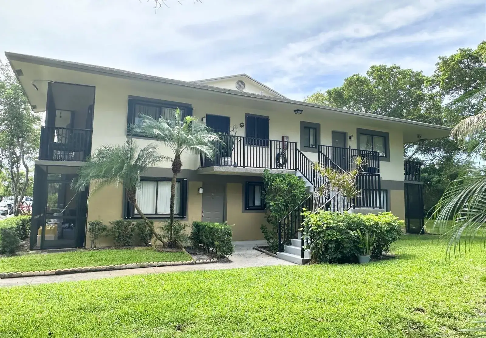 2 bedroom 2 bath Residential for sale at 588 Trace Circle # 211, Deerfield Beach FL 33441