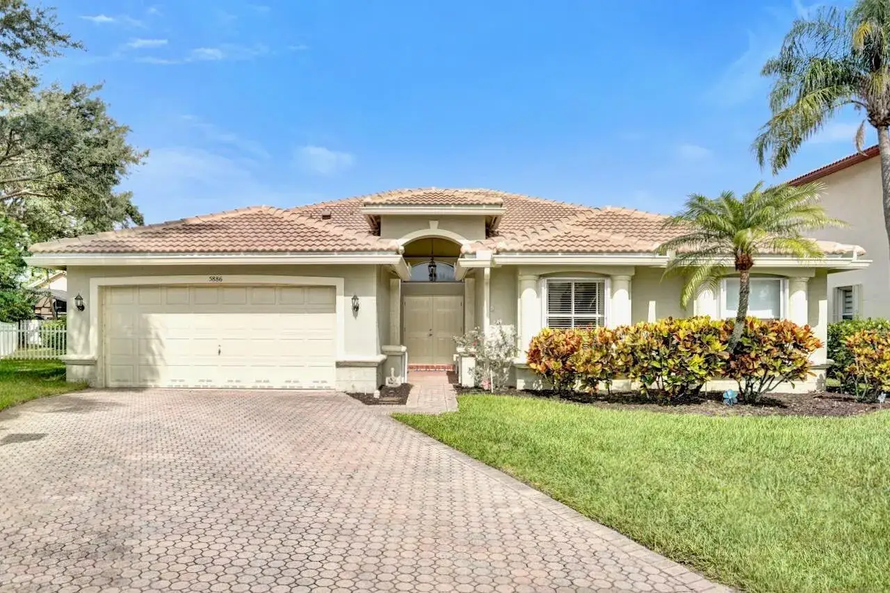 5886 Bay Hill Circle, Lake Worth FL 33463