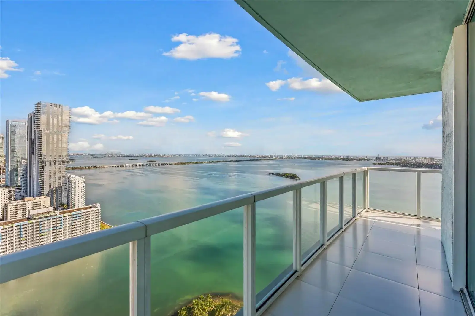 2 bedroom 2 bath Residential Lease for rent at 1900 N Bayshore Drive # 3702, Miami FL 33132