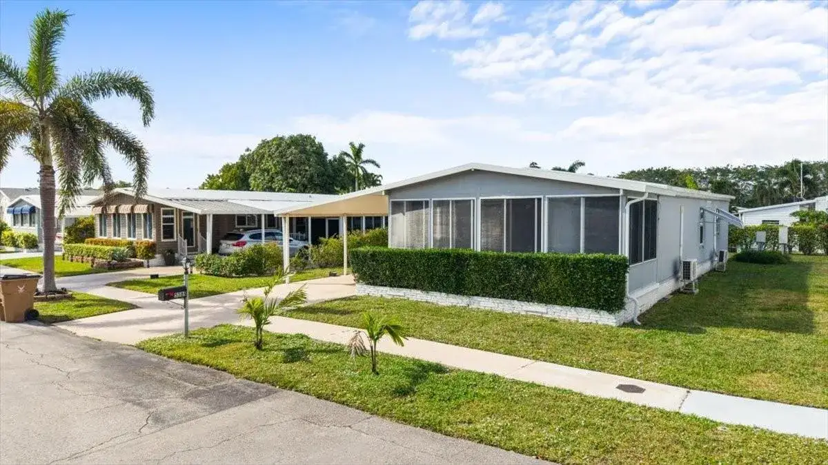 2 bedroom 2 bath Residential for sale at 5389 NW 3rd Avenue, Deerfield Beach FL 33064