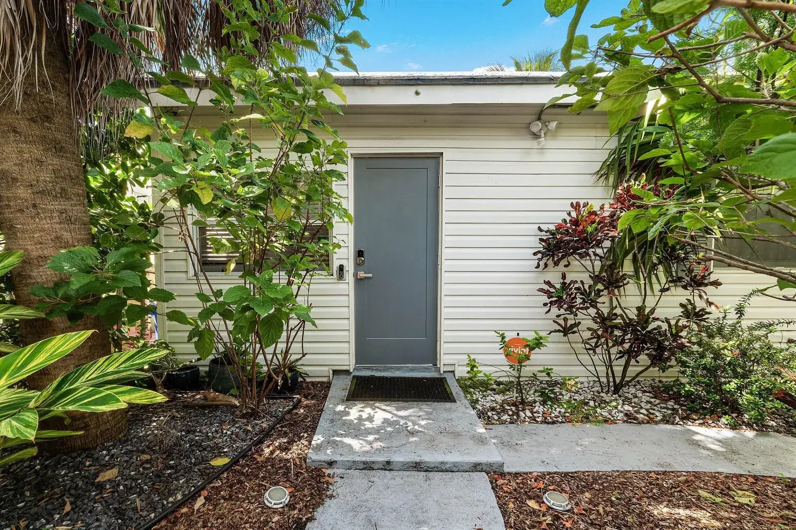 2 bedroom 2 bath Residential for sale at 1309 Lucerne Avenue, FL 33460