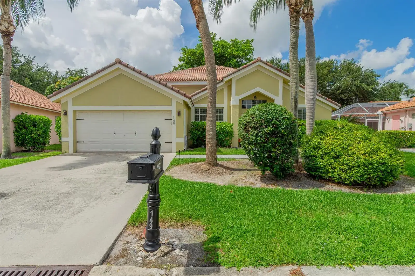 3 bedroom 2 bath Residential for sale at 149 Cove Road, FL 33413
