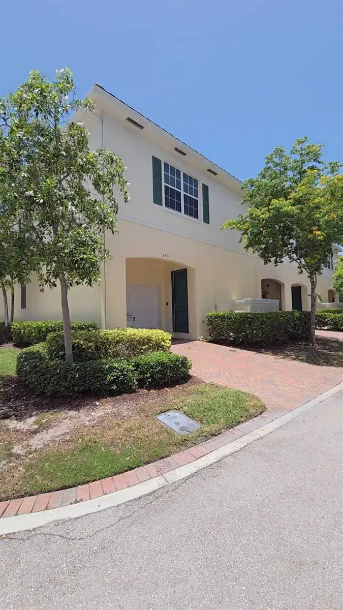 243 SW 7th Court # 243, Pompano Beach FL 33060