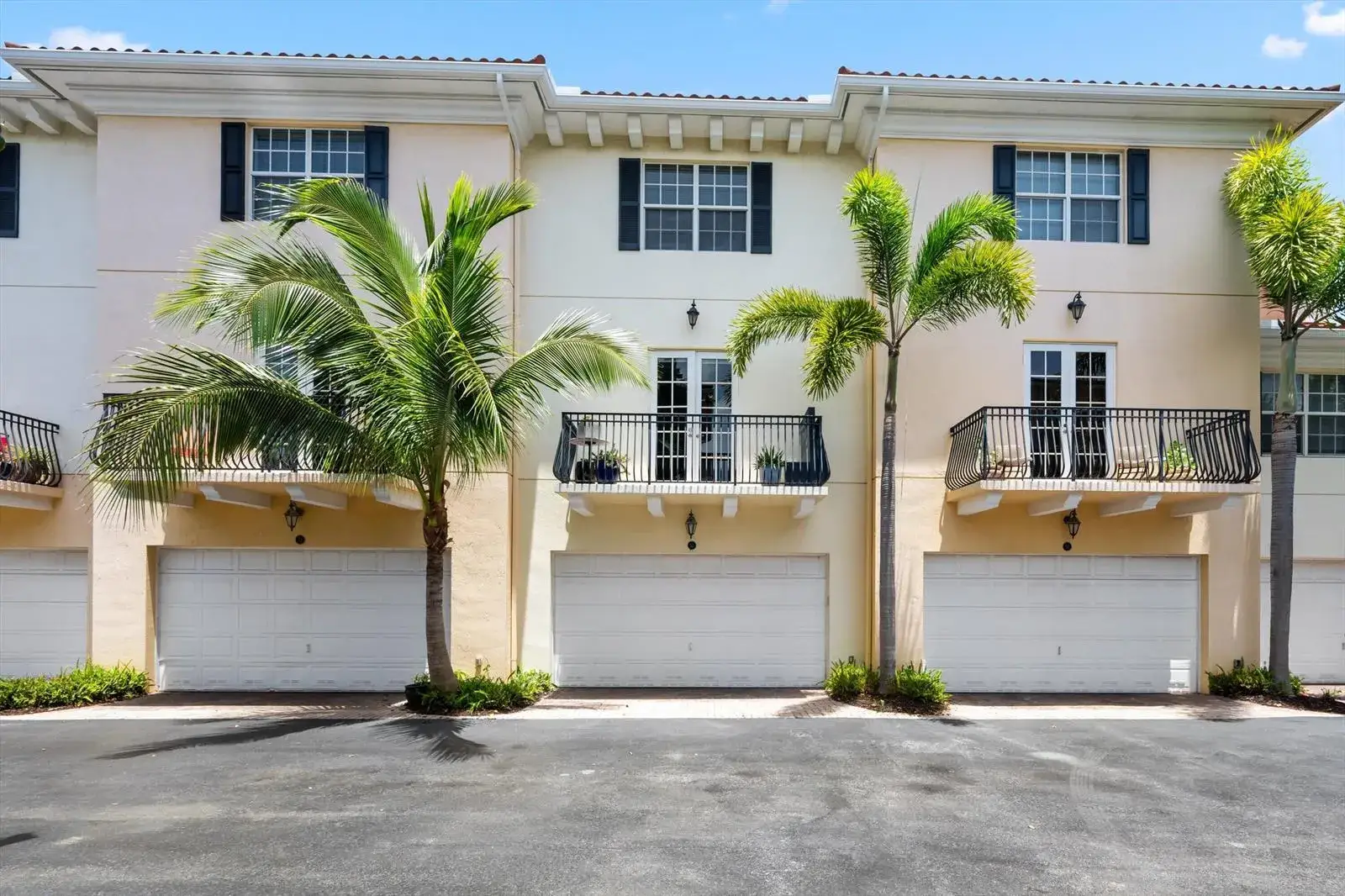 3 bedroom 3 bath Residential for sale at 2502 N Dixie Highway # 52, FL 33460
