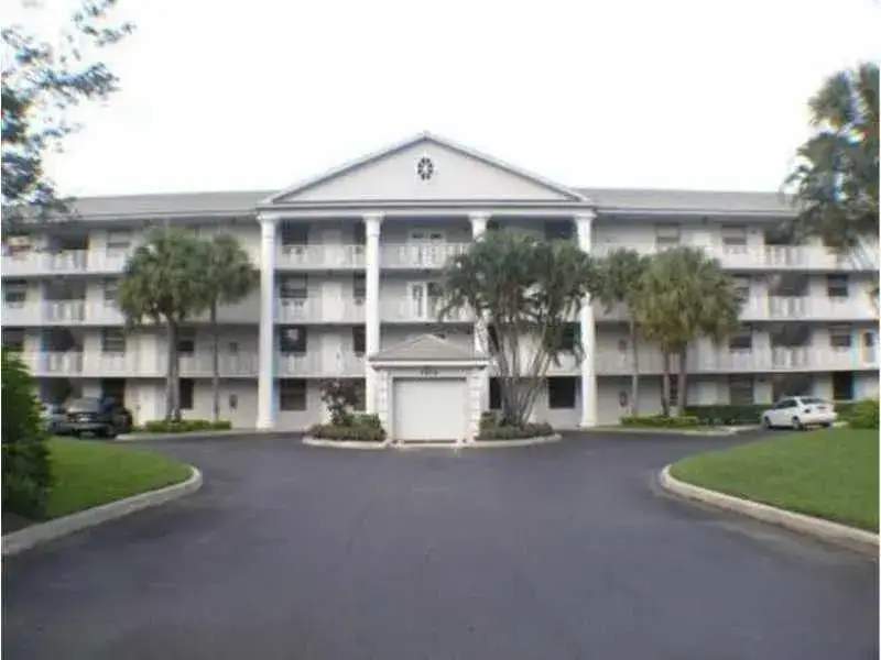 2 bedroom 2 bath Residential for sale at 1711 Whitehall Drive # 201, Davie FL 33324