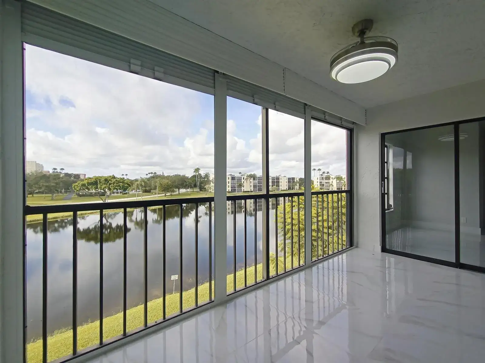 2 bedroom 2 bath Residential for sale at 7320 Amberly Lane # 305, Delray Beach FL 33446