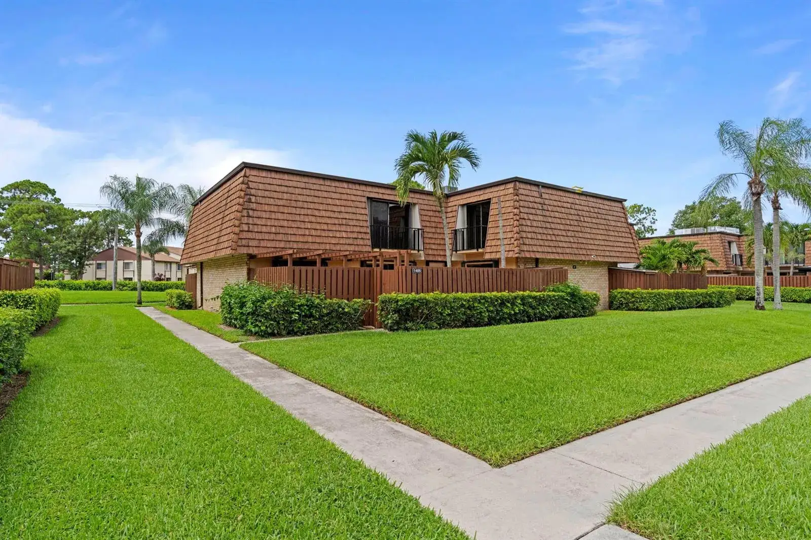 3 bedroom 3 bath Residential for sale at 1405 14th Lane, FL 33463