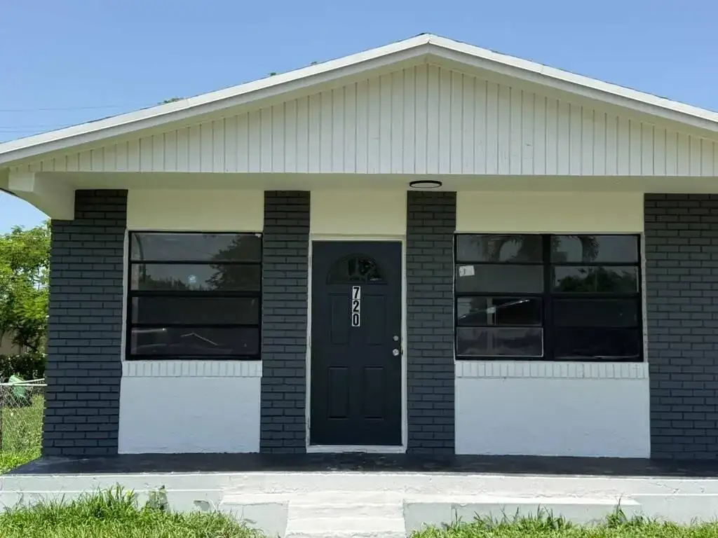 3 bedroom 2 bath Residential for sale at 720 Rickey Jackson Boulevard, Pahokee FL 33476
