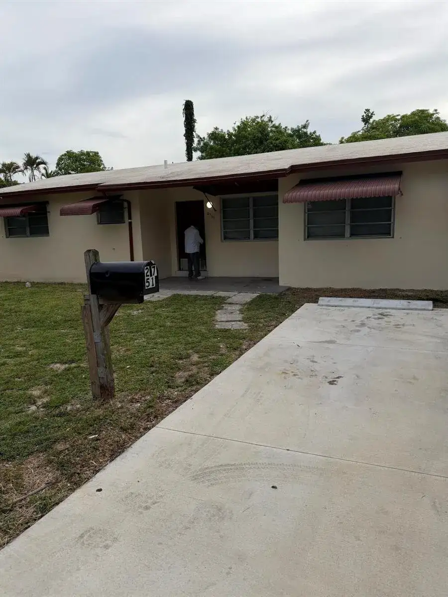 3 bedroom 11 bath Residential Lease for rent at 2751 NE 3rd Avenue, Pompano Beach FL 33064