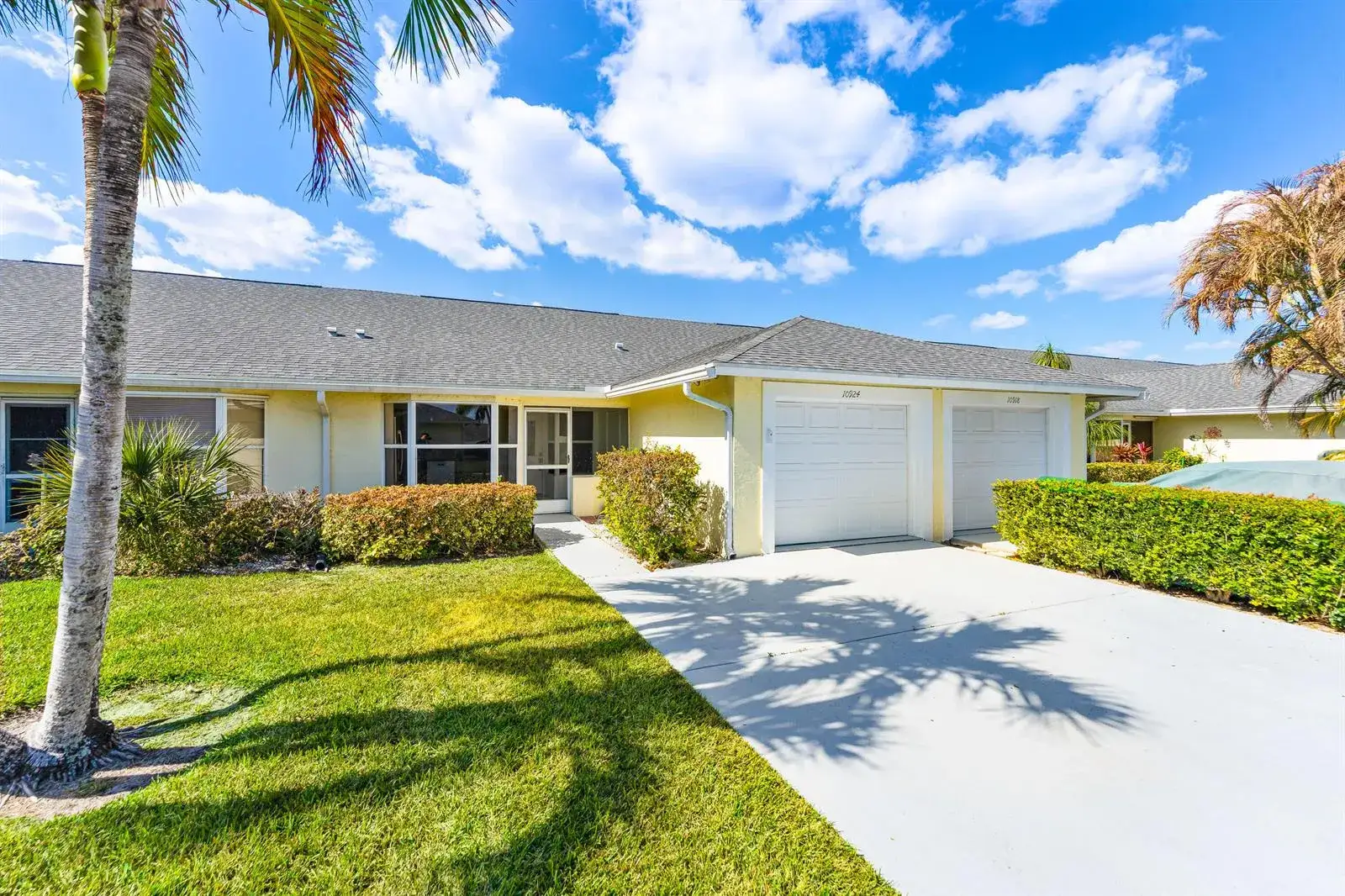 2 bedroom 2 bath Residential for sale at 10924 SE Stonehill Lane, Hobe Sound FL 33455