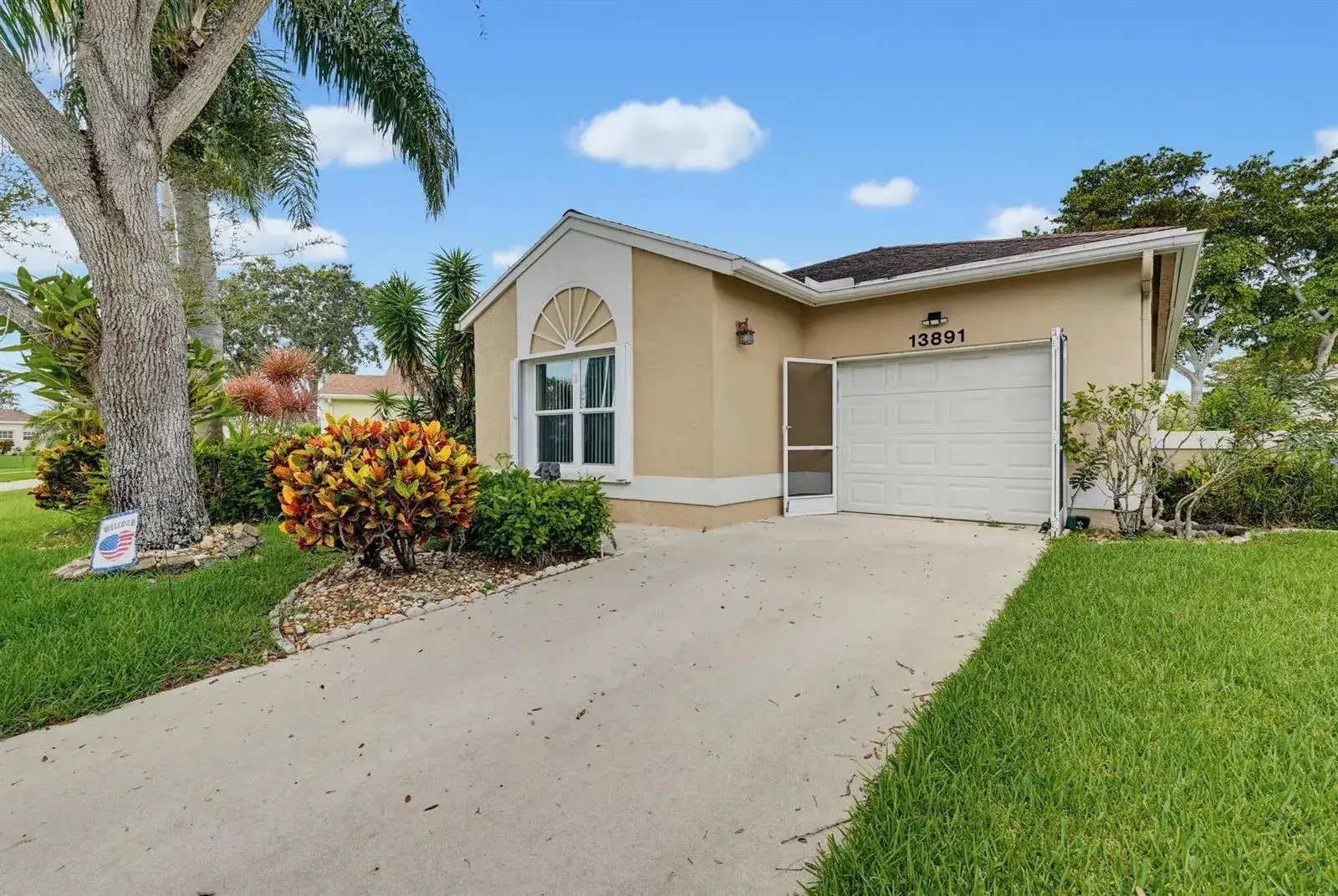 2 bedroom 2 bath Residential for sale at 13891 Oneida Drive, Delray Beach FL 33446