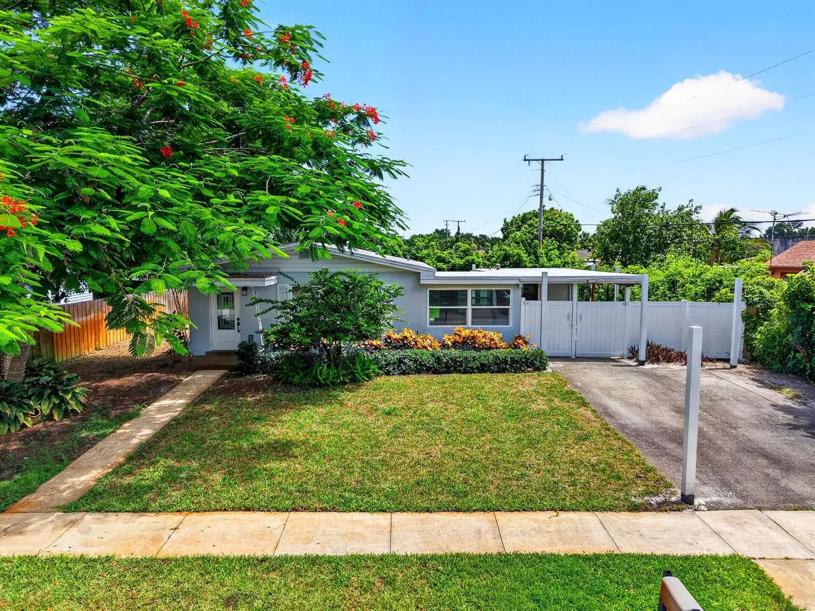 3 bedroom 1 bath Residential for sale at 1446 W Perry Street, Lantana FL 33462
