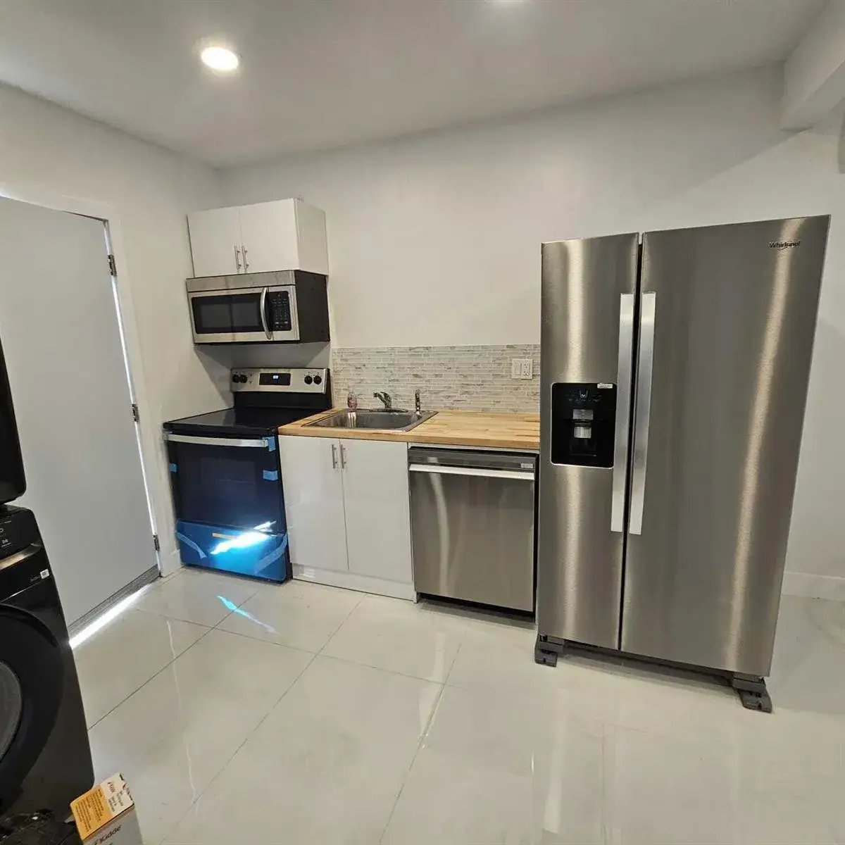 2 bedroom 1 bath Residential Lease for rent at 206 NE 13th Street # c, Fort Lauderdale FL 33304