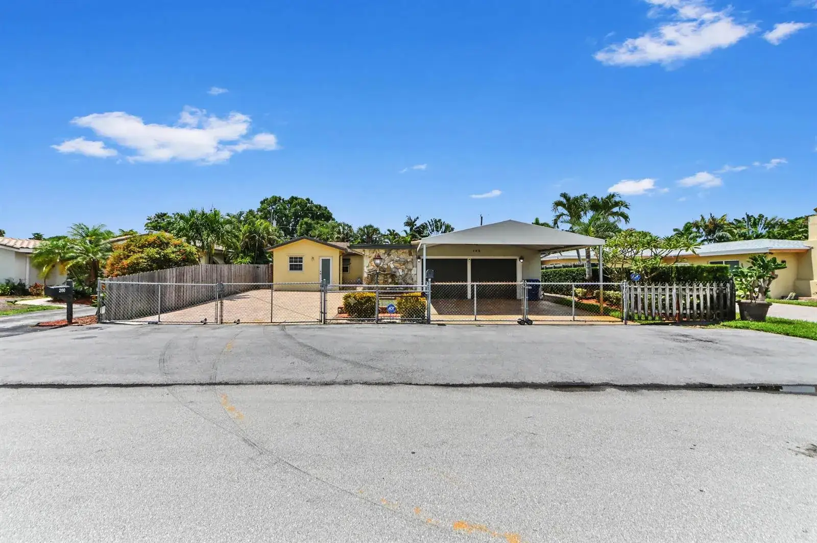 2 bedroom 2 bath Residential for sale at 138 NE 29th Street, Wilton Manors FL 33334