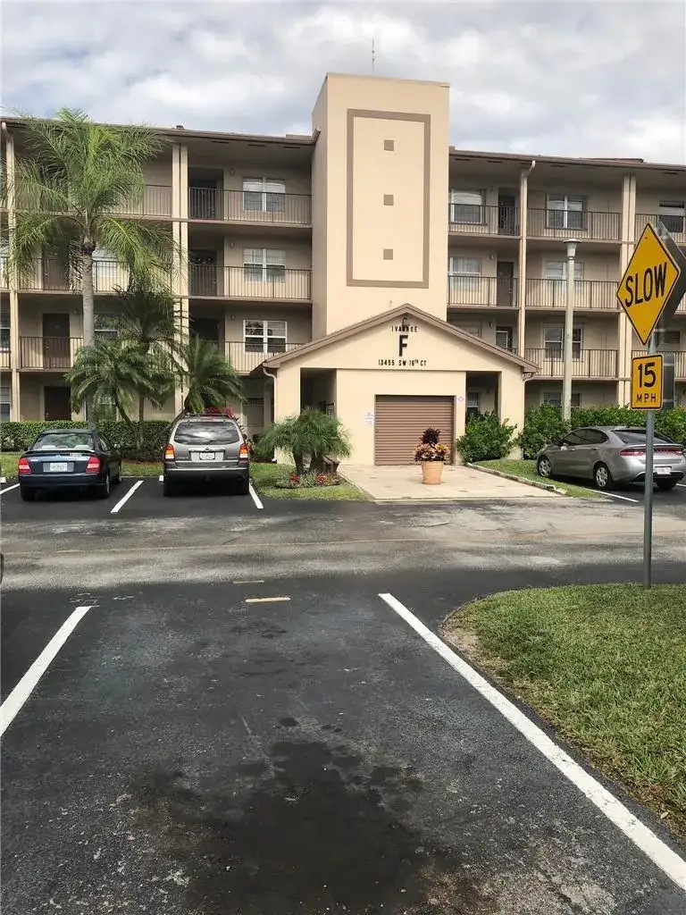 1 bedroom 1 bath Residential for sale at 13455 SW 16th Court, Pembroke Pines FL 33027