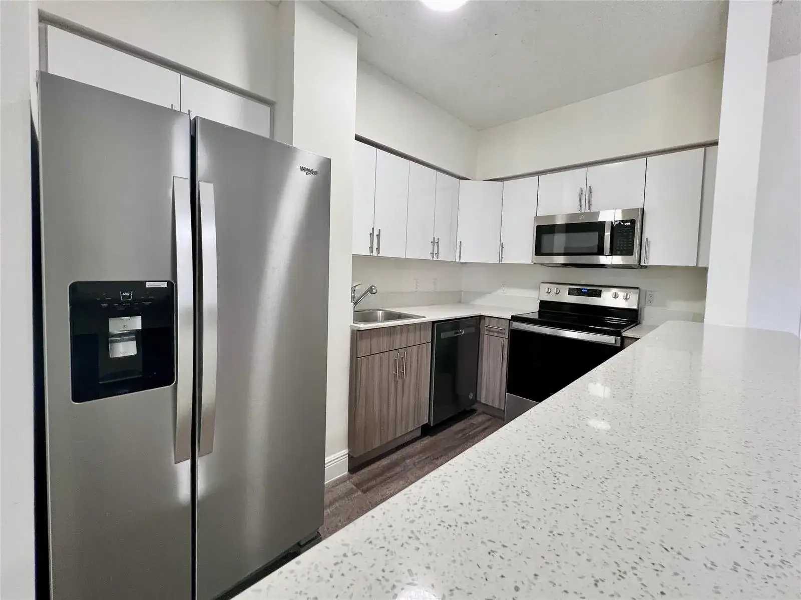 2 bedroom 2 bath Residential Lease for rent at 7707 NW 7 Street # 802, Miami FL 33126