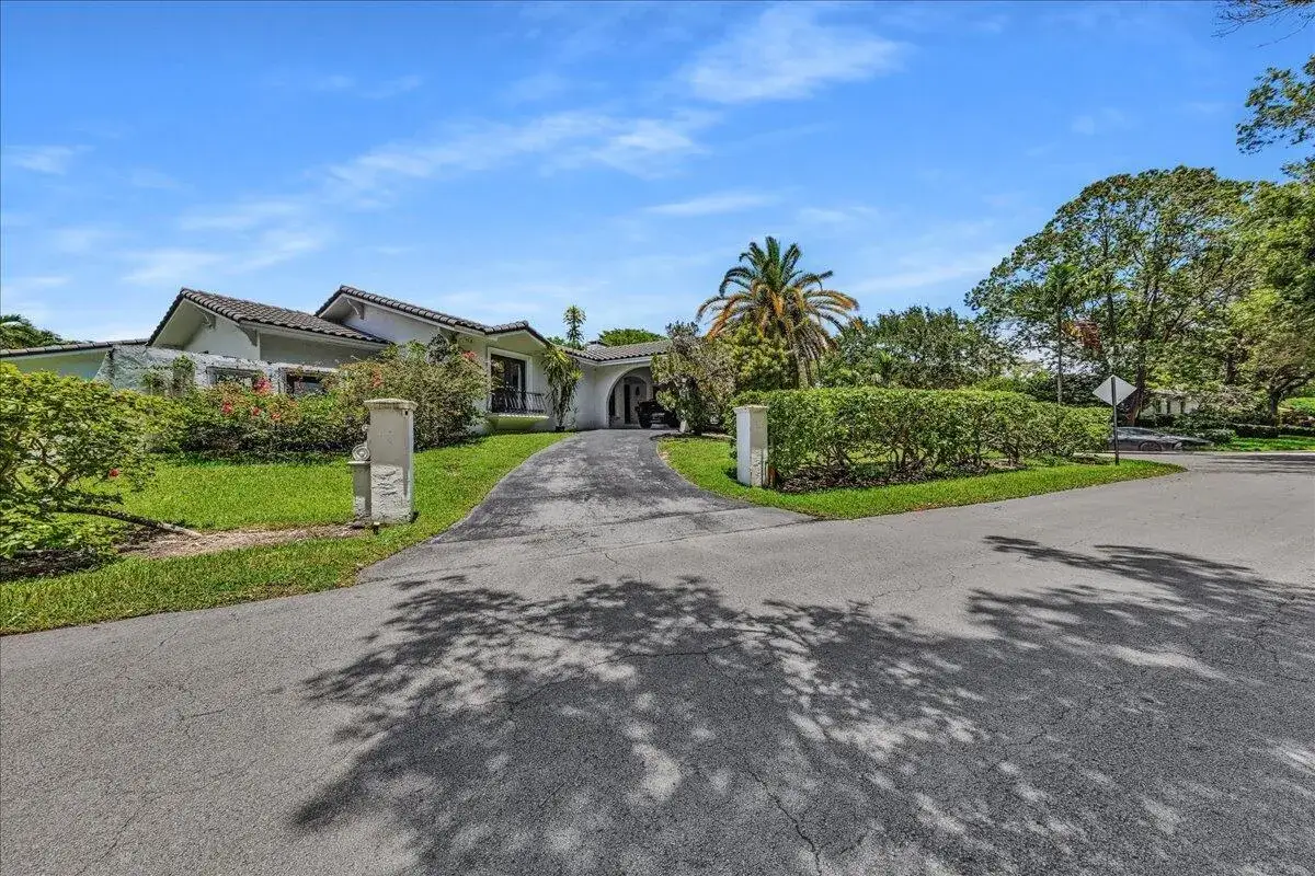 6 bedroom 5 bath Residential for sale at 5901 SW 136th Street, Pinecrest FL 33156