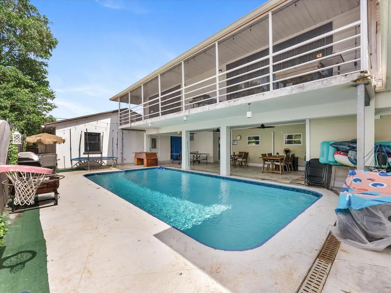 6 bedroom 3 bath Residential for sale at 801 S B Street, FL 33460