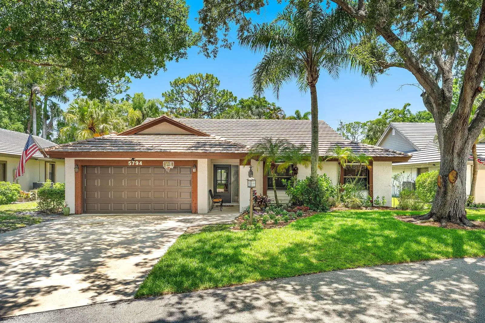 3 bedroom 2 bath Residential for sale at 5794 Lonewood Court, Jupiter FL 33458