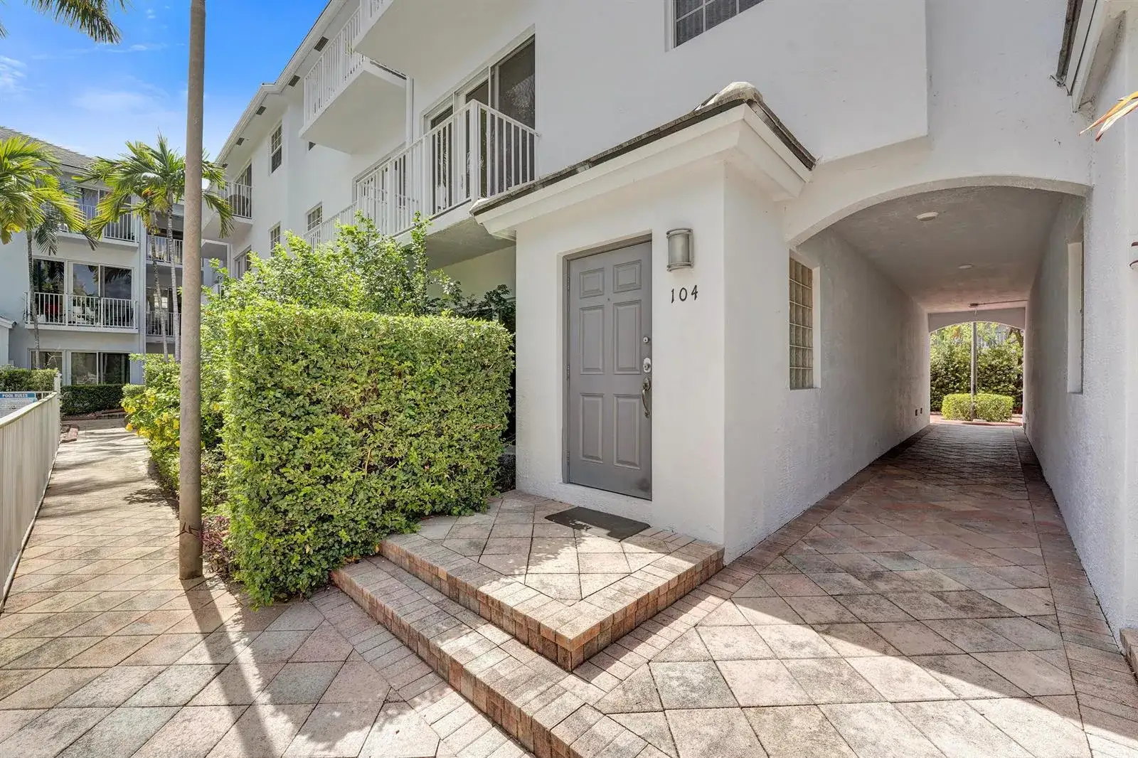 3 bedroom 3 bath Residential for sale at 2725 NE 8th Avenue # 104, Wilton Manors FL 33334