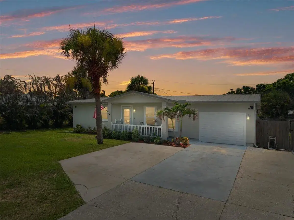 5 bedroom 3 bath Residential for sale at 305 17th Avenue, Vero Beach FL 32962