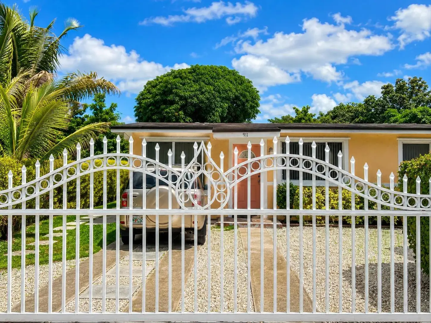1 bedroom 1 bath Residential Lease for rent at 911 Opa Locka Boulevard, Miami FL 33168