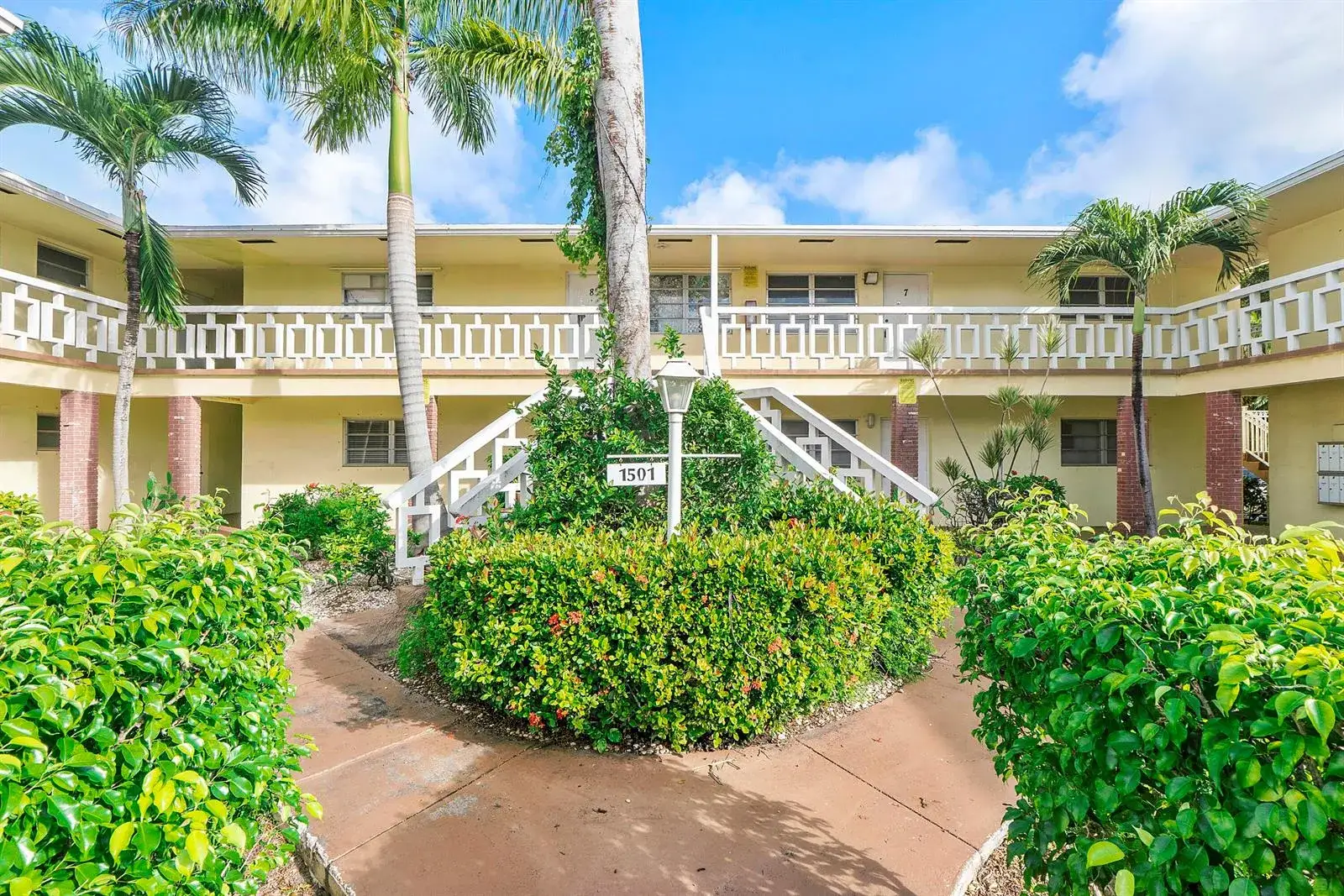 2 bedroom 1 bath Residential for sale at 1501 Arthur Street # 9, Hollywood FL 33020
