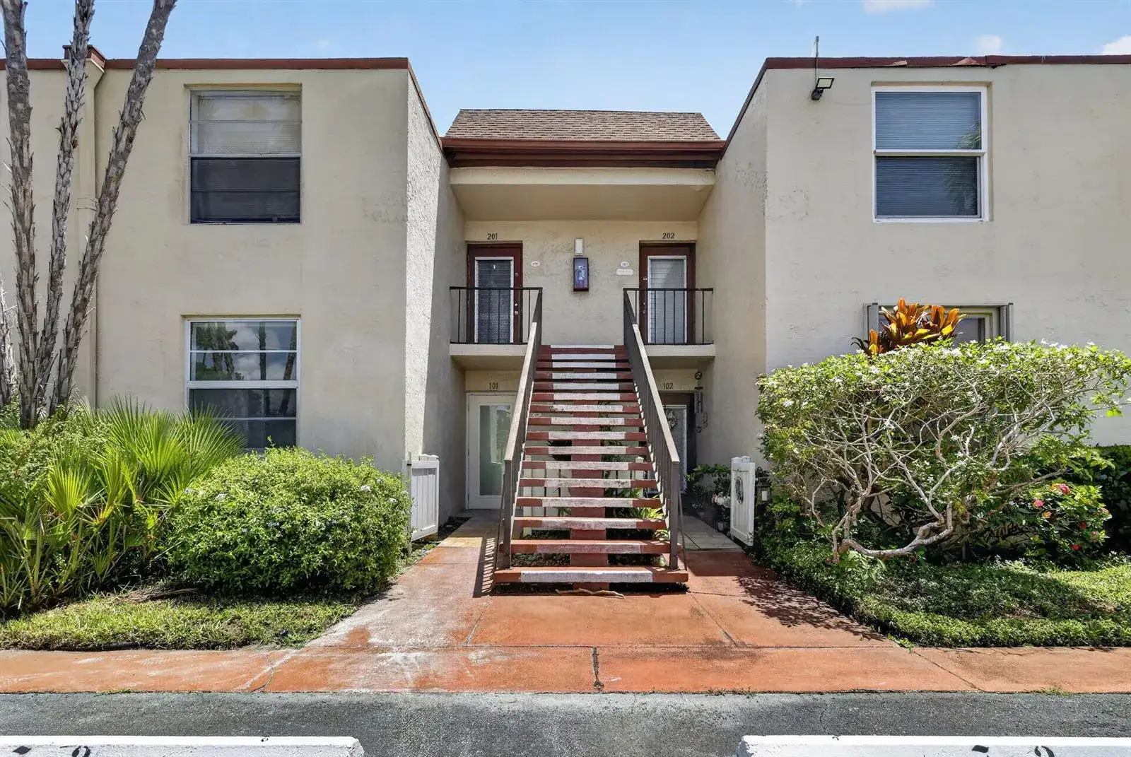 2 bedroom 2 bath Residential for sale at 7 Willowbrook Lane # 101, Delray Beach FL 33446